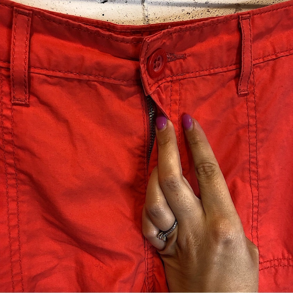 Levi's Signature Zipper Button Fly 100% Cotton Red Cargo Shorts misses Size 18 - Picture 2 of 7